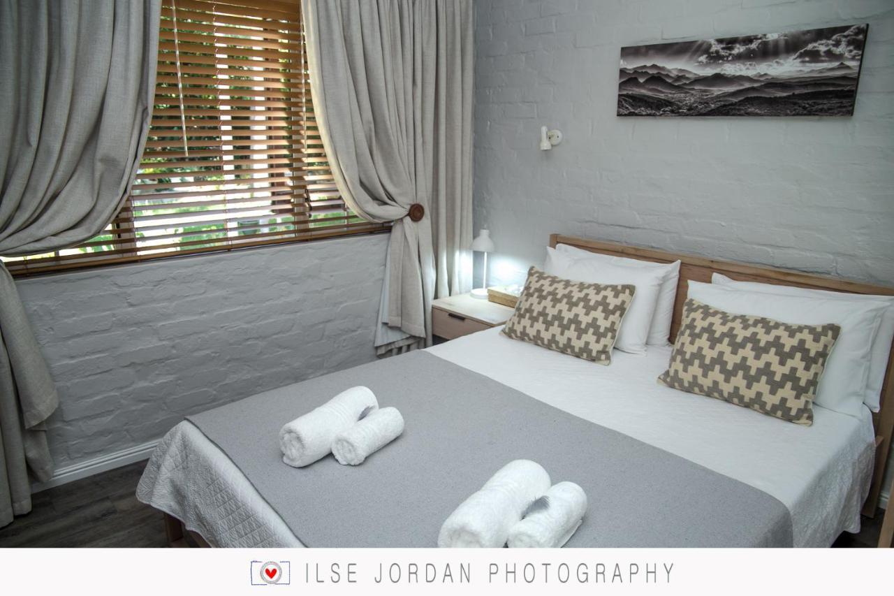 Raw Karoo Guest House เอาท์สโฮร์น ภายนอก รูปภาพ